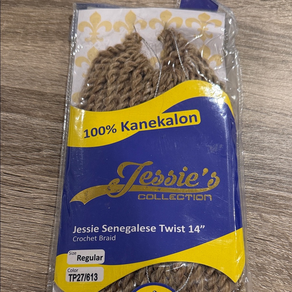 Jessie's Collection 14-inch Senegalese Twist crochet hair in the color TP27/613.